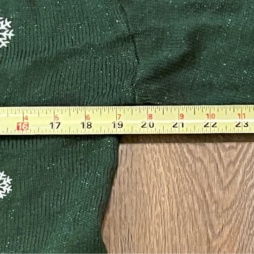 Green Christmas Sweater Women's Size M Rudolph Reindeer Red Nose Poms Snowflakes - Picture 11 of 13